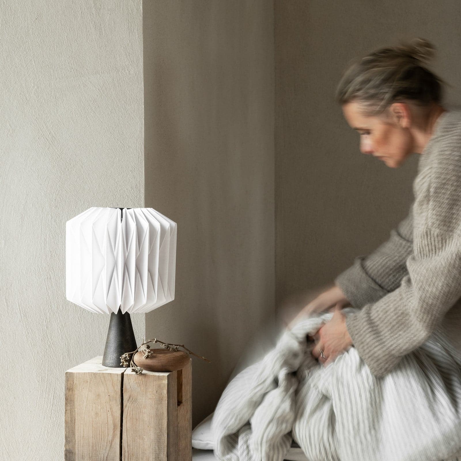 Fia Tischleuchte White/Black - Watt & Veke - Wohnzimmer - Skandinavisch - Holz - Einflammig