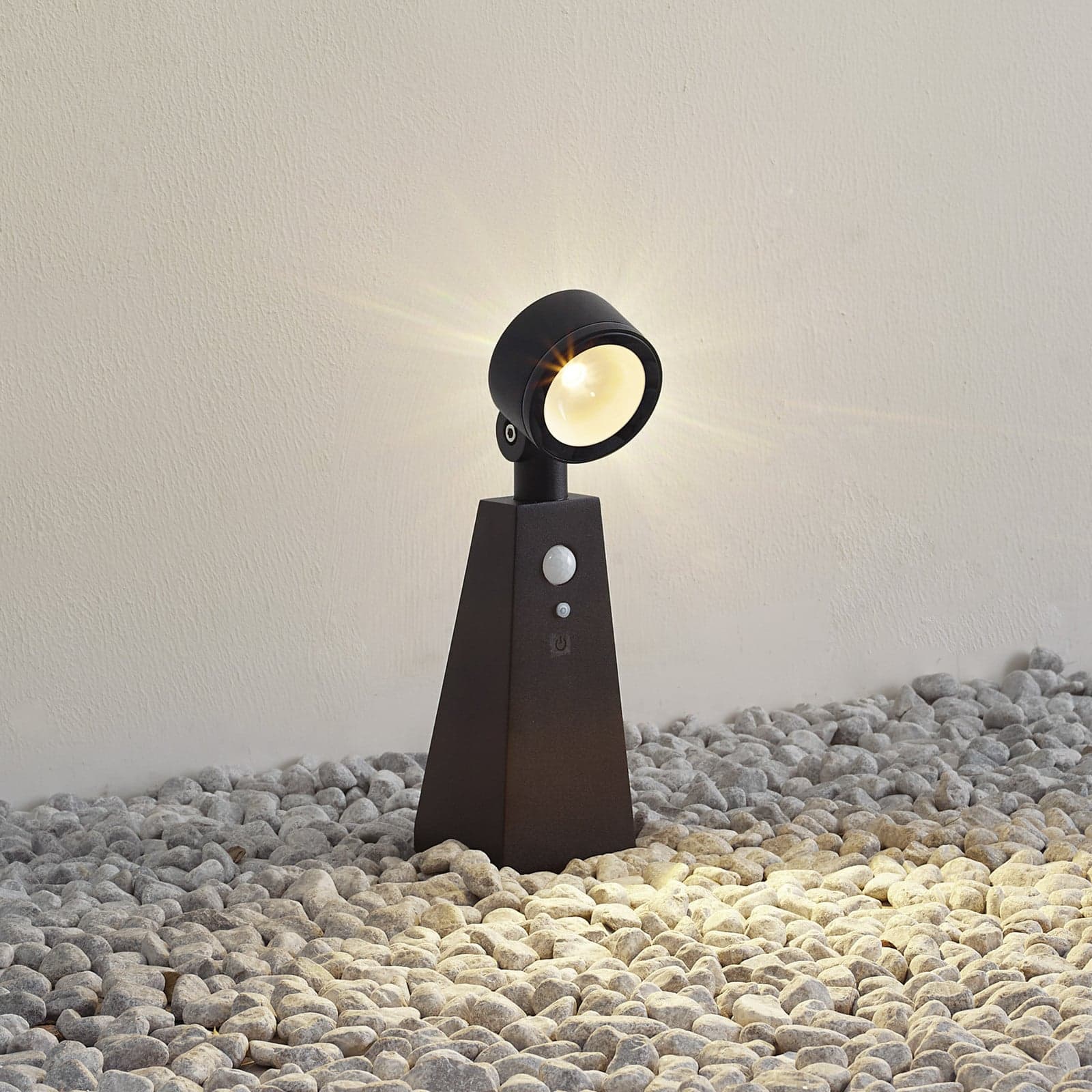 Raide LED Solarzellenlampe w/Sensor Schwarz - Lindby - Terrasse - Modern - Aluminium - Einflammig