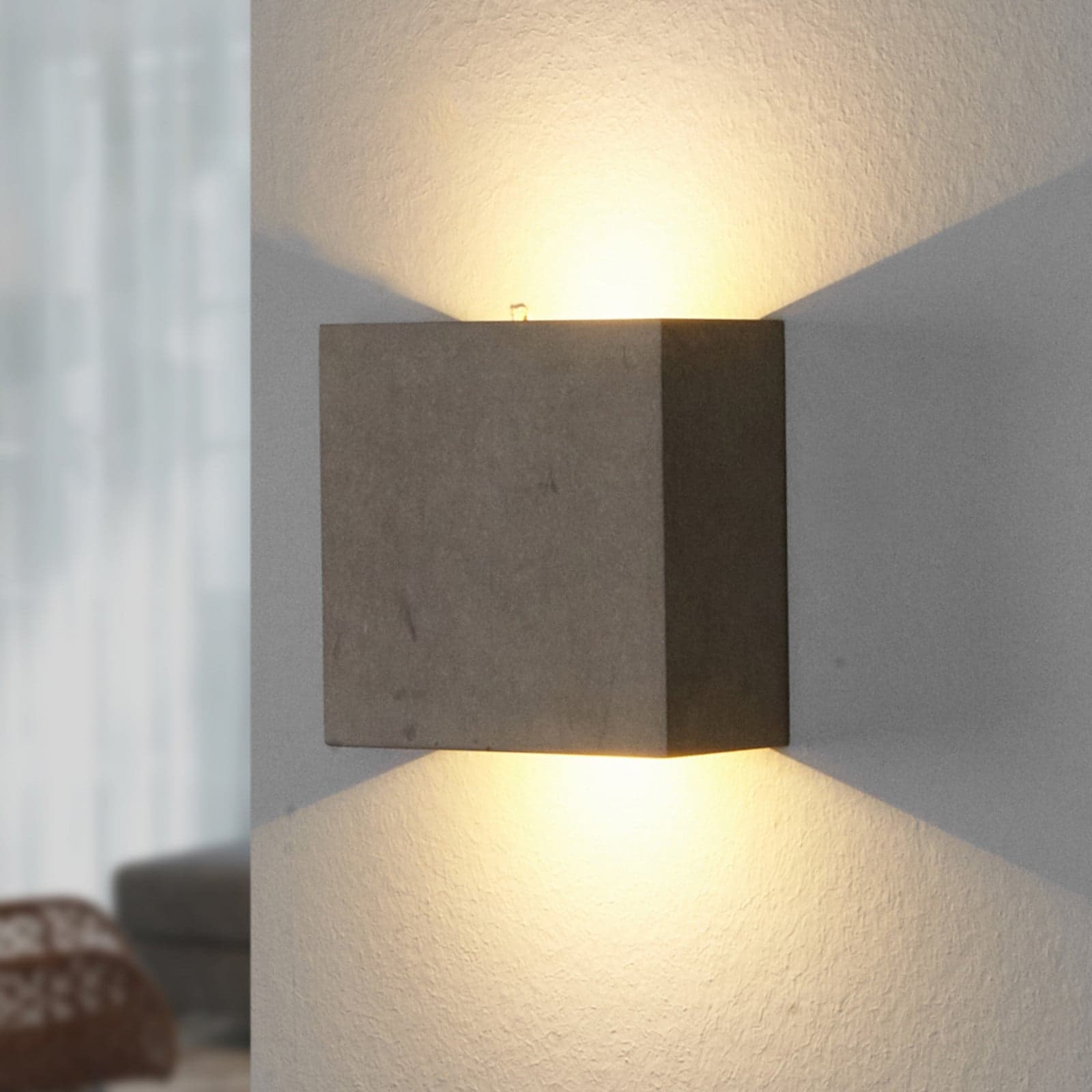 Yva LED Wandleuchte Concrete - Lindby - Flurbereich - Modern - Beton - Eckig